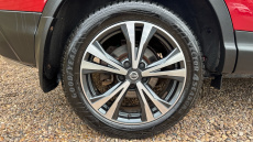 Nissan Qashqai 1.3 DiG-T N-Connecta 5dr Petrol Hatchback